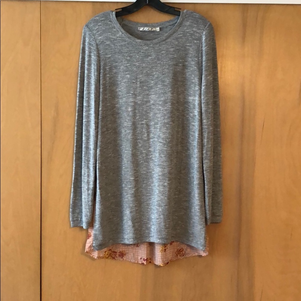 Chloe K - Gray tunic top